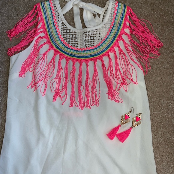 Colorful shift dress with open swoop back - Picture 2 of 6
